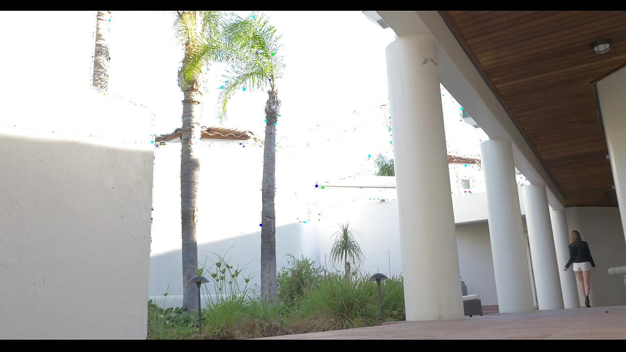 Gorąca nastolatka z przebitymi sutkami zostaje zerżnięta