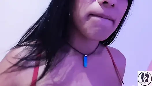 Cewek ini nyepong kontol sampai dicrot di muka sampai tenggorokan! Wajib nonton!