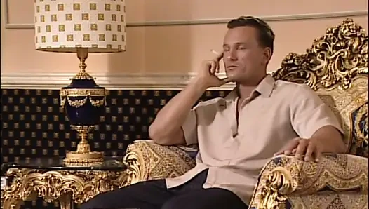 Seksi esmer kıllı amcık saunada anal üçlü grup seks yapıyor... ağzına boşalma