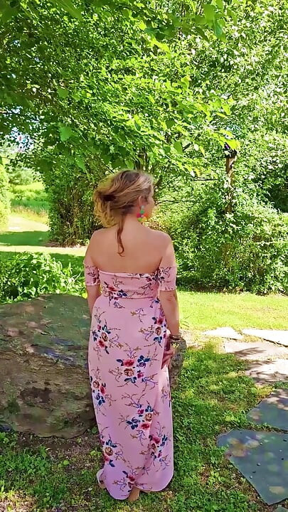 BIG MATURE MOMMY TITTY outdoor clips from my ONLYFAN Page released