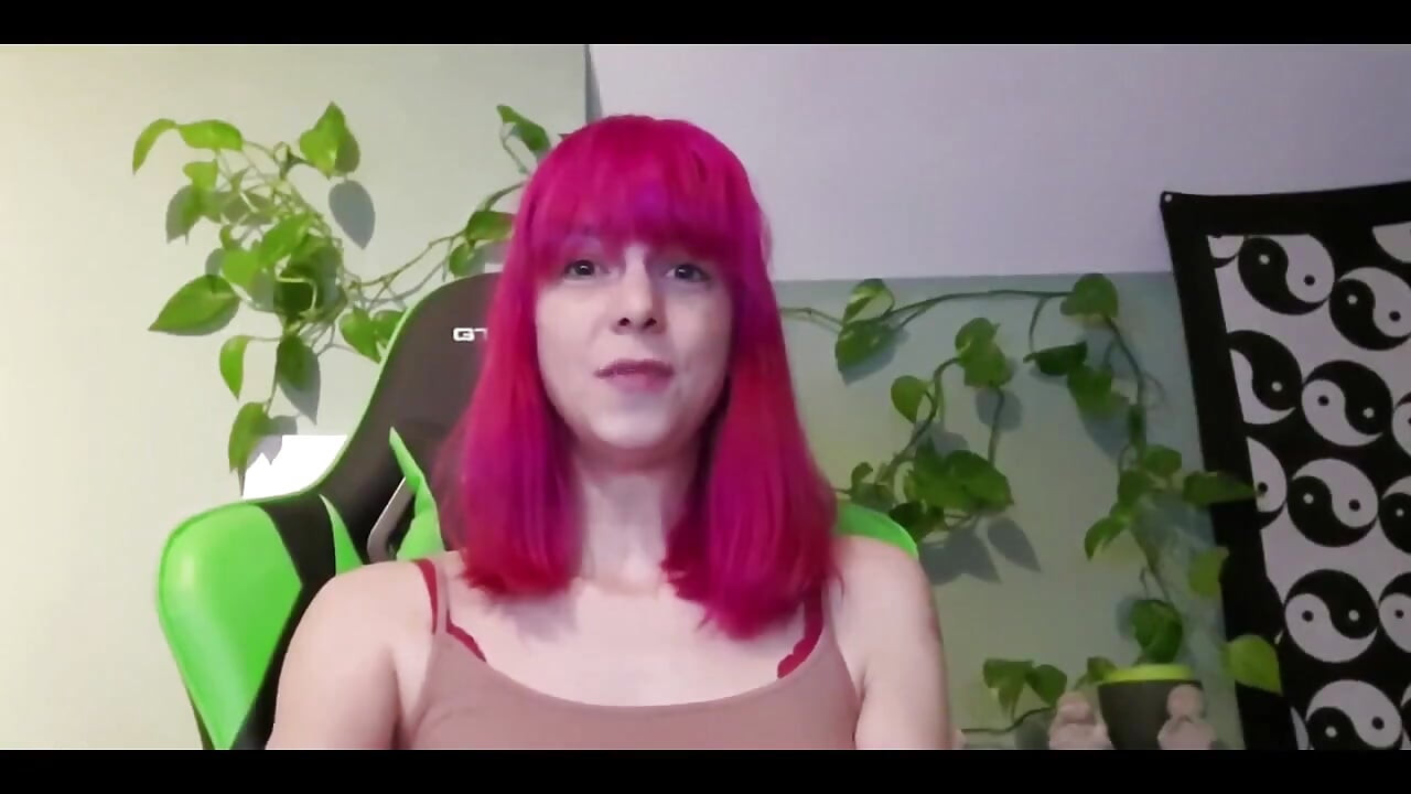 Solo devojka ružičaste kose