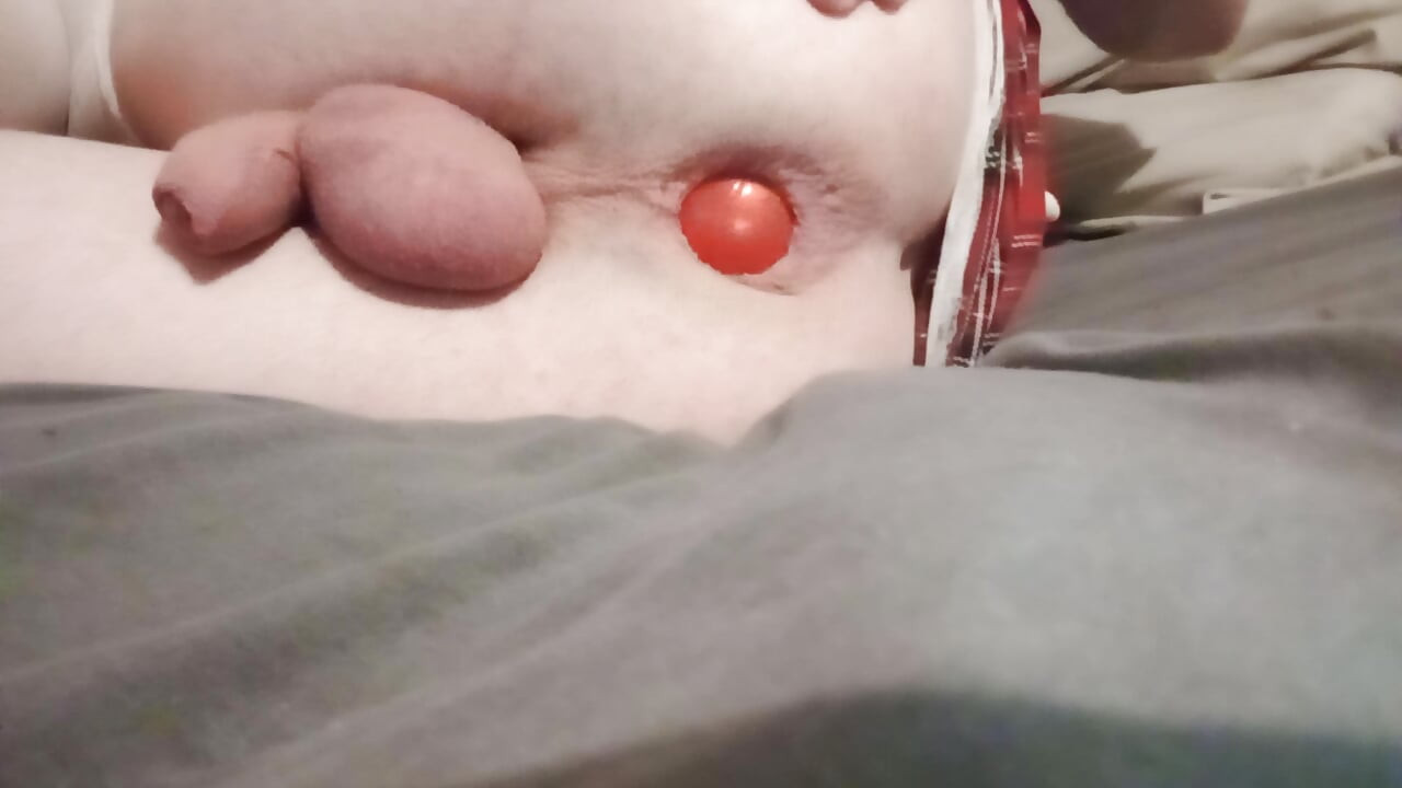 Bi playing with arse
