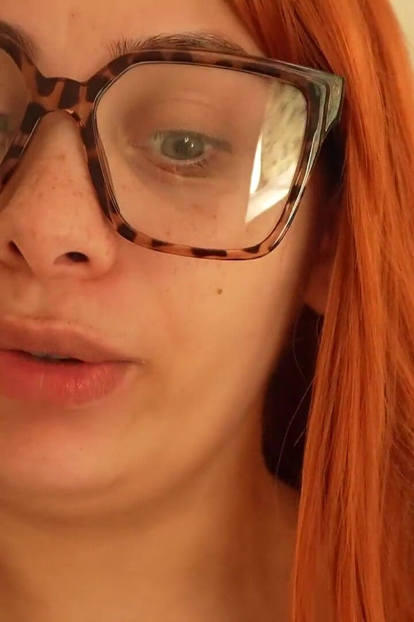Macocha Giantess karze 3 małych mężczyzn za ich złe zachowanie