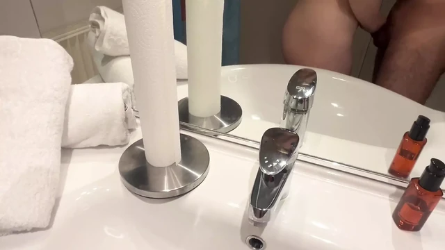Turkish young man fucks his German girlfriend standing up.