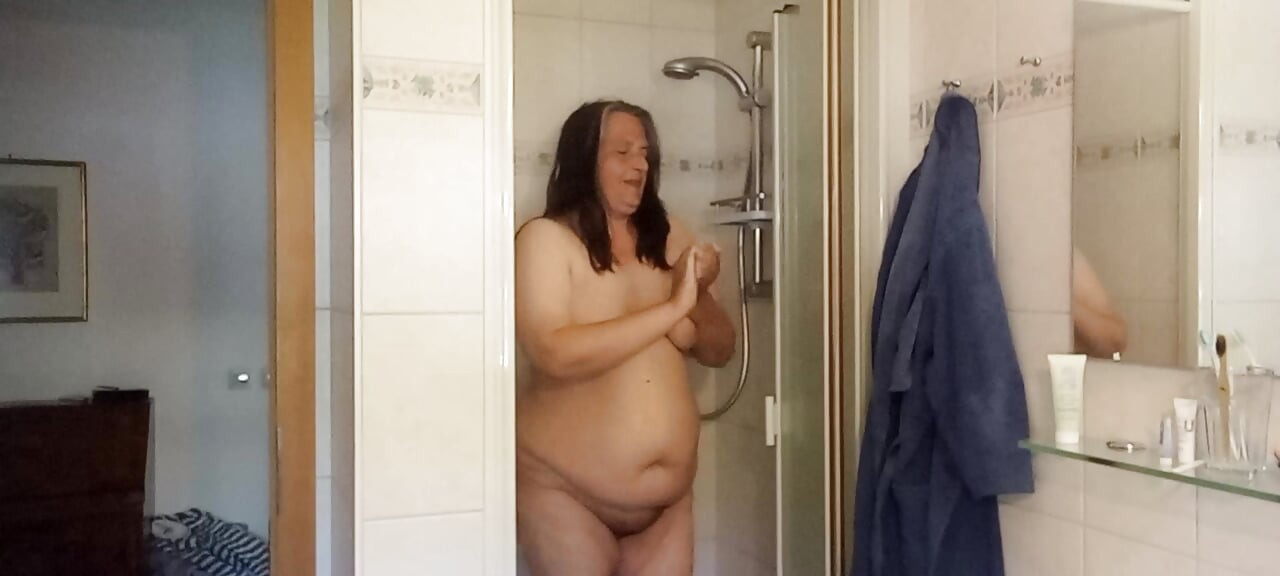 Dusch på. Ursäkter av. Moget tyska