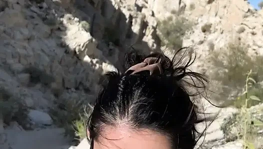 Минет на улице во время похода в пустыне - любительское Wmaf - сперма в рот публичное глотание минета