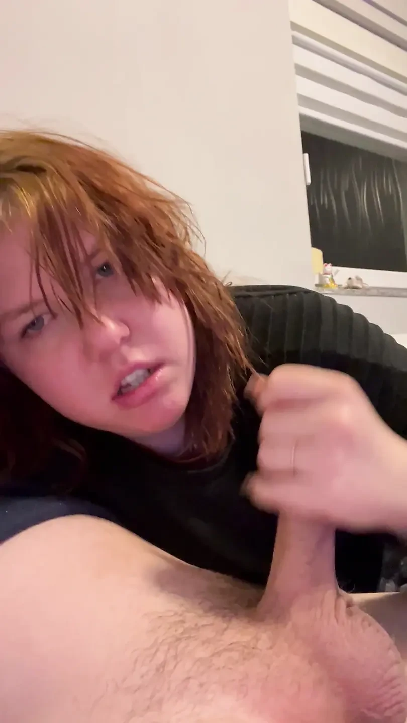 18-year-old Beauty Gives Head