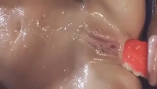 Blonde MILf tief mit massivem spielzeug gefistet