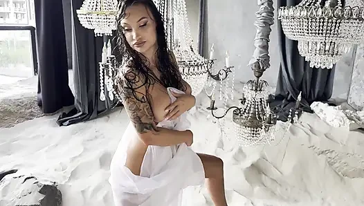 Monika fox seksi lagi bugil sama chandeliers!