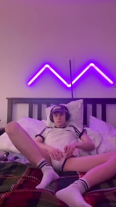 Horny twink plays with his cock for 10 minutes until he cums
