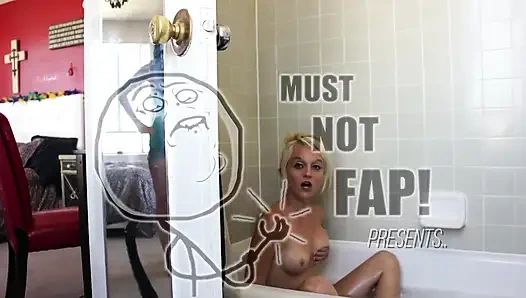 Ini mungkin seks terlarang tapi aku fingering memek temanku untuk muasin klan terbaik