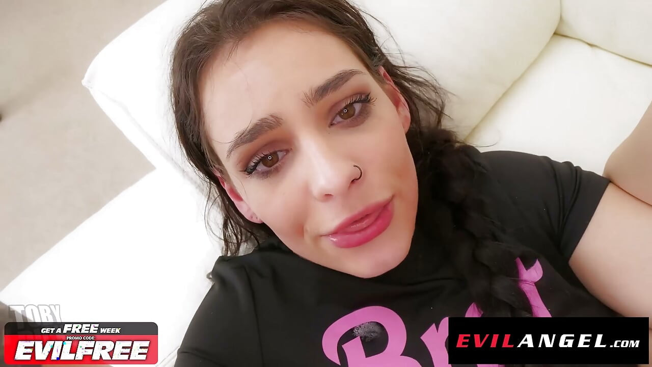 EVIL ANGEL - 可愛的ALEXA THROAT在深喉後被粗暴肛交導致喉嚨張開
