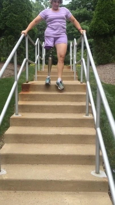 hip amp on steps