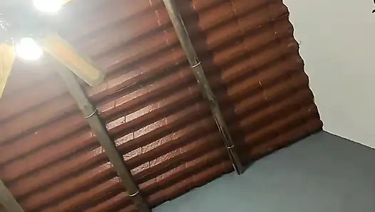 Bir partiye gittik ve Riva iç çamaşırı giymiyordu ve sonunda odalardan birine düştük