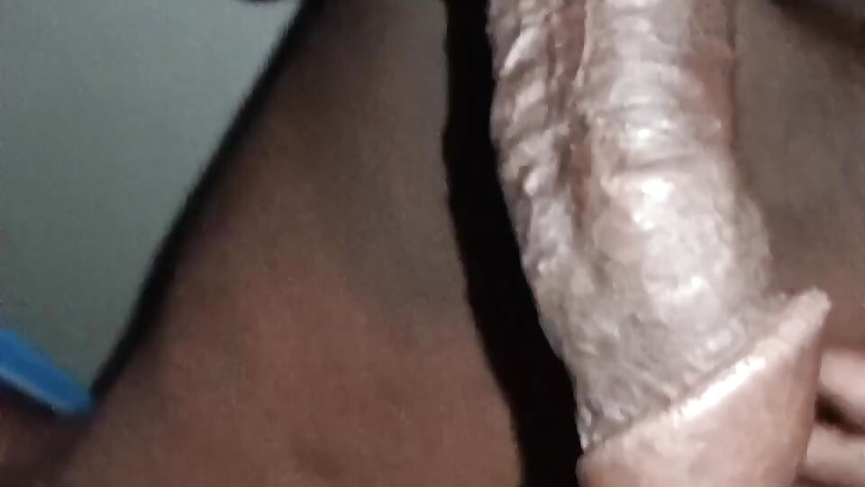 MILF desi tamil berkencing