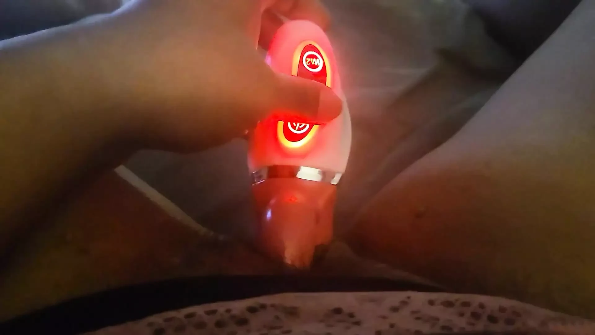 Meine behaarte latina-muschi nahm die ganze vibrator