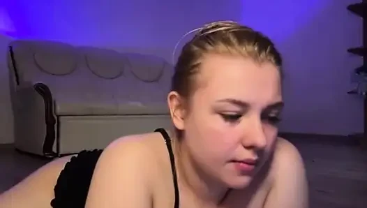 Jucielussies doğal göğüsler zıplıyor ve oynuyor