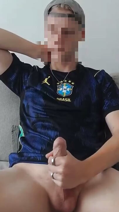 Geile Bro Betrapt Terwijl Hij Aftrekt Na Voetbaltraining