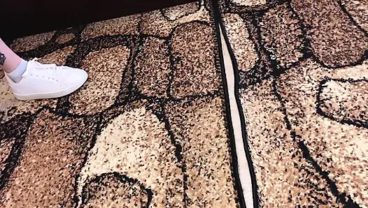 Fußfetisch Turnschuhe Socke und nackte Füße / sfw