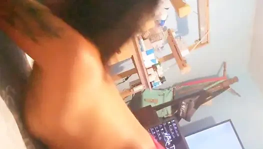 Мой парень любит записывать меня, когда я танцую под него очень чувственно, и я получаюсь так, как ему нравится, из-за чего я испытываю мультиоргазмический эффект