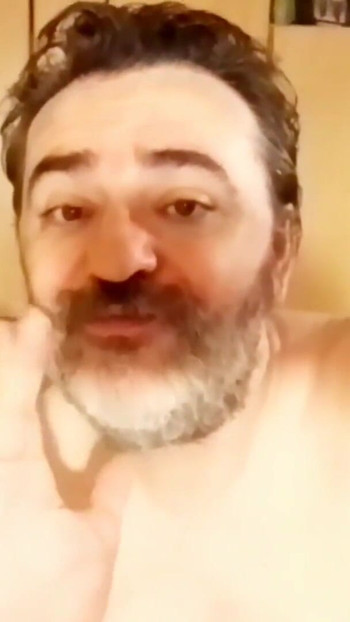Ključni trenutak iz "Uspio sam se suzdržati više od 10 minuta, a onda sam morao svršiti. 💦 "