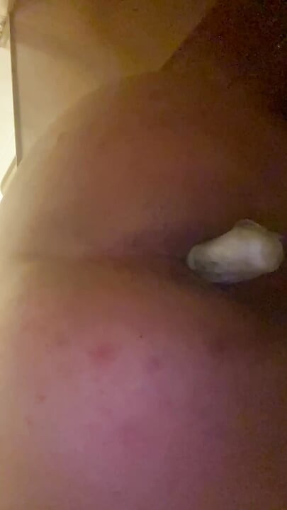 How rich I feel, it used to hurt... now I am only waiting for a well-endowed young man who has it thick and above all who gives me a lot of lettuce...