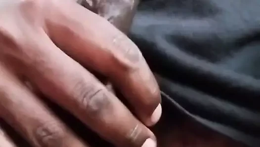 Kıllı Kenyalı yarak7 kamera önünde sert yarağını dans ediyor
