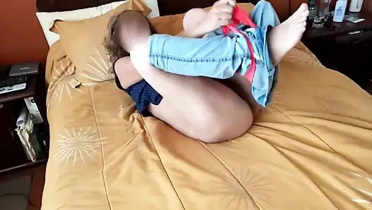 Ich ziehe viermal meine Jeans hoch, damit mein stiefsohn ejakulieren kann und mich nicht schwanger wird.