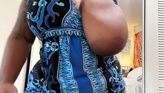 Cewek gemuk kulit hitam lagi pamer toket & pantat montoknya di balik gaun seksi