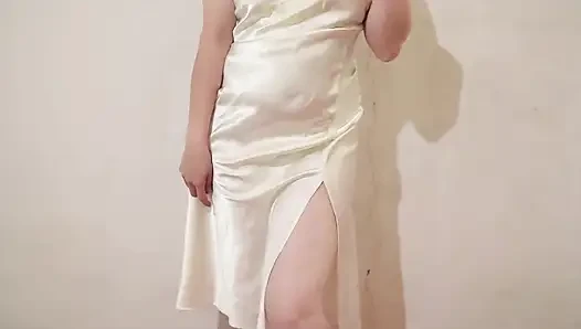 Indonesian Girl Is so Smooth, Her Pussy Is Very Wet