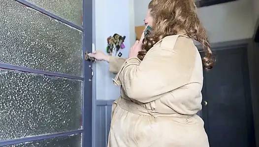 Ssbbw sunny jayne büyük şişman amcığını sikmek için eve koşuyor
