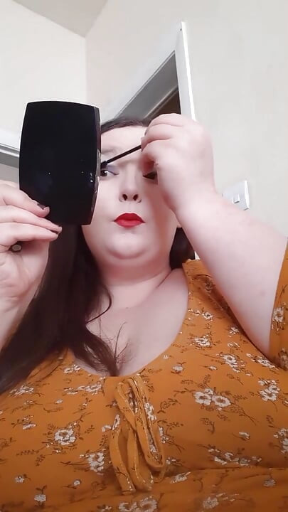 Fan club exclusive - Putting on my make up