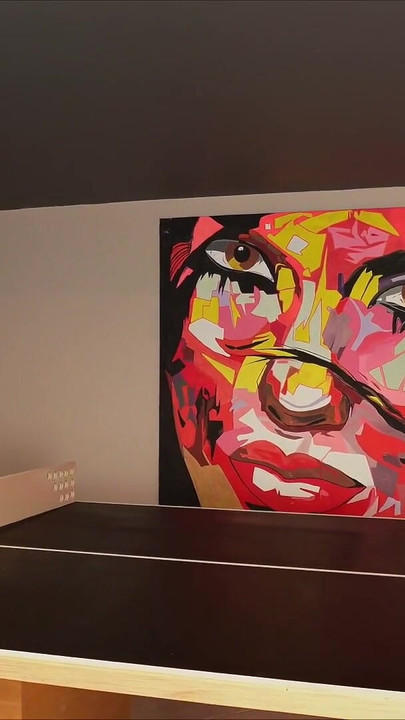 Udate žene jebu mladu tetoviranu ženu i dobijaju spermu u usta - SARA PLAVUŠA I AMBAR PRADA | Klip 1