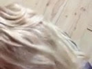 Puszczalska blondynka wysysających kutas