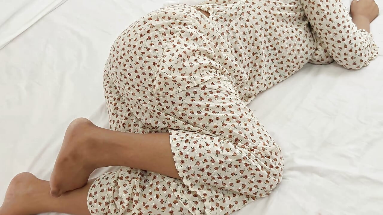 Beautiful bhabhi's nipple ass pussy showed everything and allowed to fuck properly