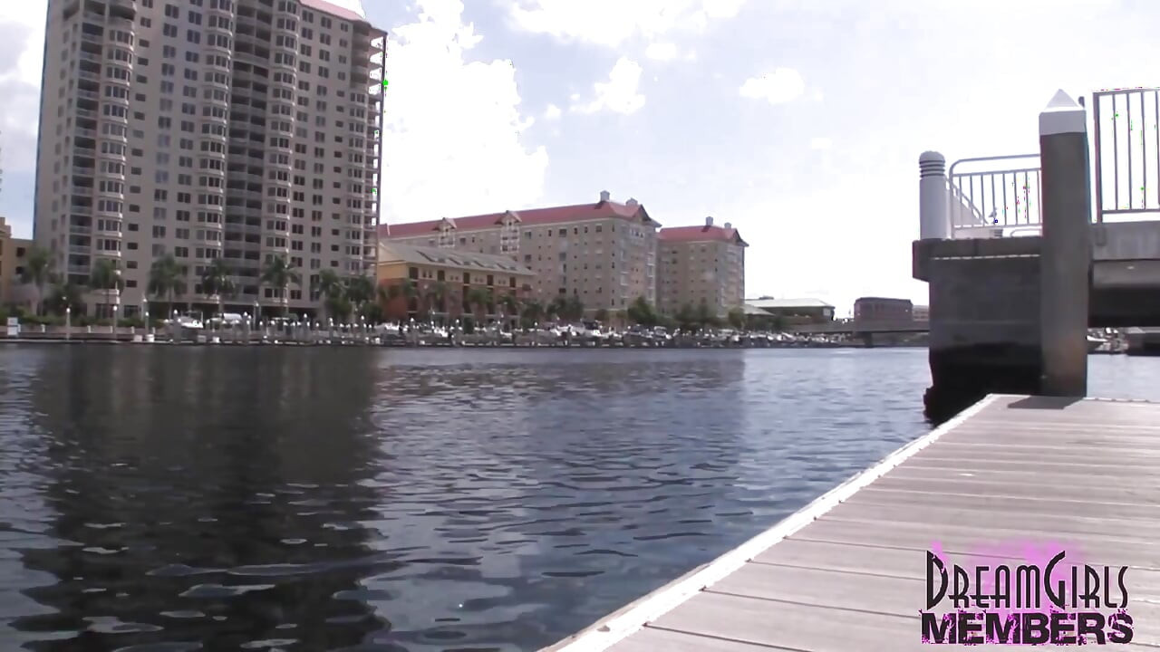 Bahut baiya prakritik stan aur moti gand is ht laitina par