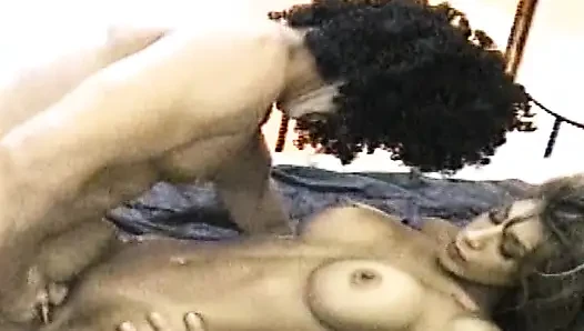 Tante sange rambut cokelat lagi asik fingering memeknya yang berbulu sampai klimaks