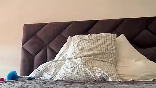 Allein im Bett
