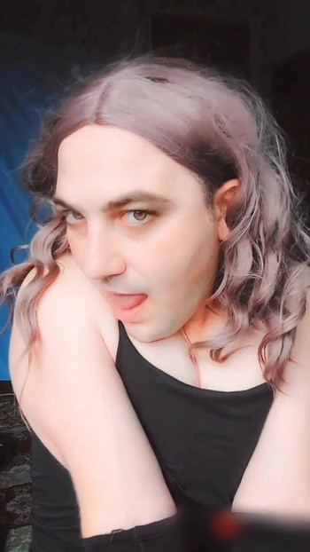 Kultni trenutak iz "Sissy Big Size Man Majice Seksi Mini Vruća Kurva Crossdresser Kitty White, Velika Guza, Velika Guza, Lady Boy, Ona je"