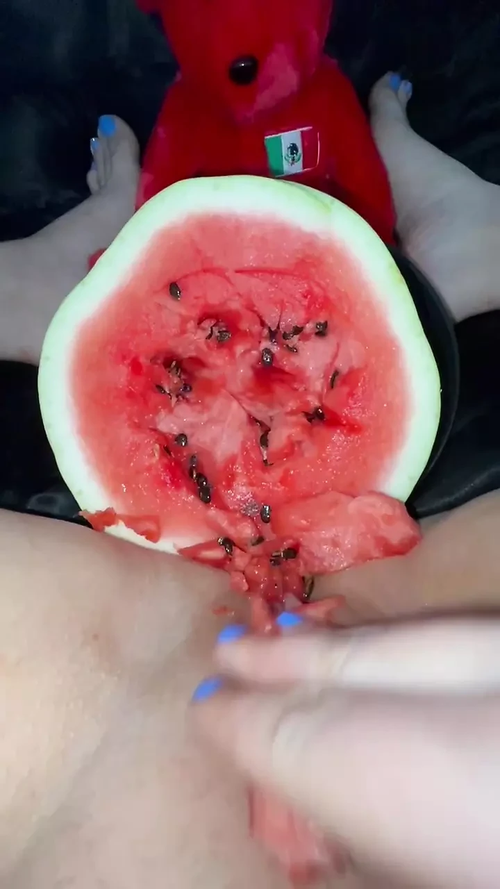 🍉 WATERMELON MULTIPLY HOMEMADE FEMALE ORGASMS- FULL ARAB LONG PORN VIDEO 2025- BEST SAUDI AMATEUR- ARABIAN SNOWWHITE KINKY MAST