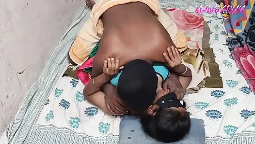 A Boy Called Harika Aunty and Had Sex with Her, Saying That No One Was Home.