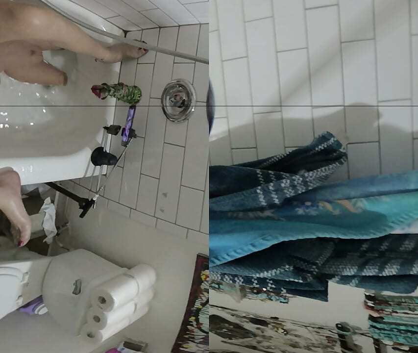 Lizzy Yum VR október 2026 fürdős maszturbáció tágítással