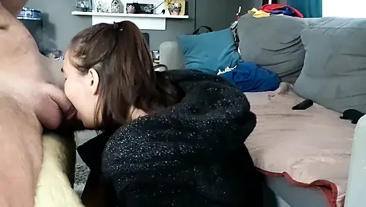 Morgen blowjob und rauchn beim schwanzlutschen