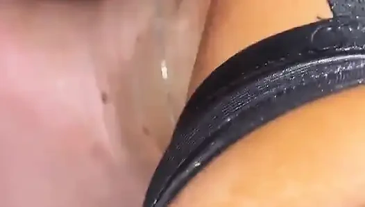 Bu bombanın üzerinde emmeyi sevmek zorunda af ninnys