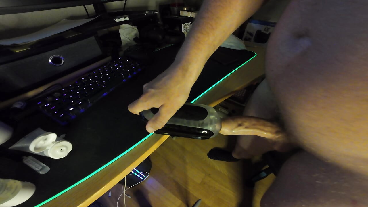 Edging och Dirtytalking till min fucktoy (livestream-sekvens)