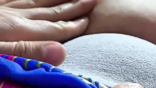 Yeni Suudi porno seksi karım büyük bir penisi seviyor