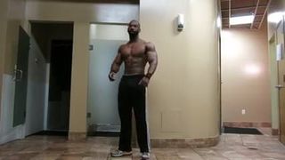 bulge gym muscle