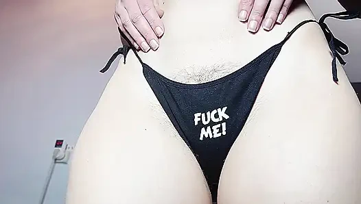 Грязная и мокрая прокладка,мне пришлось снять трусики!!!