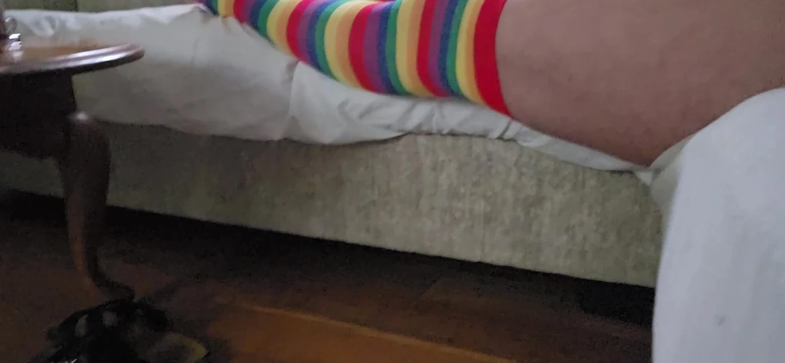 Crossdresser cums