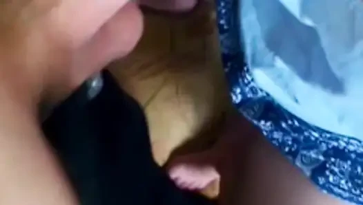 Ngentot aku dengan lembut dan muncrat di perutku
